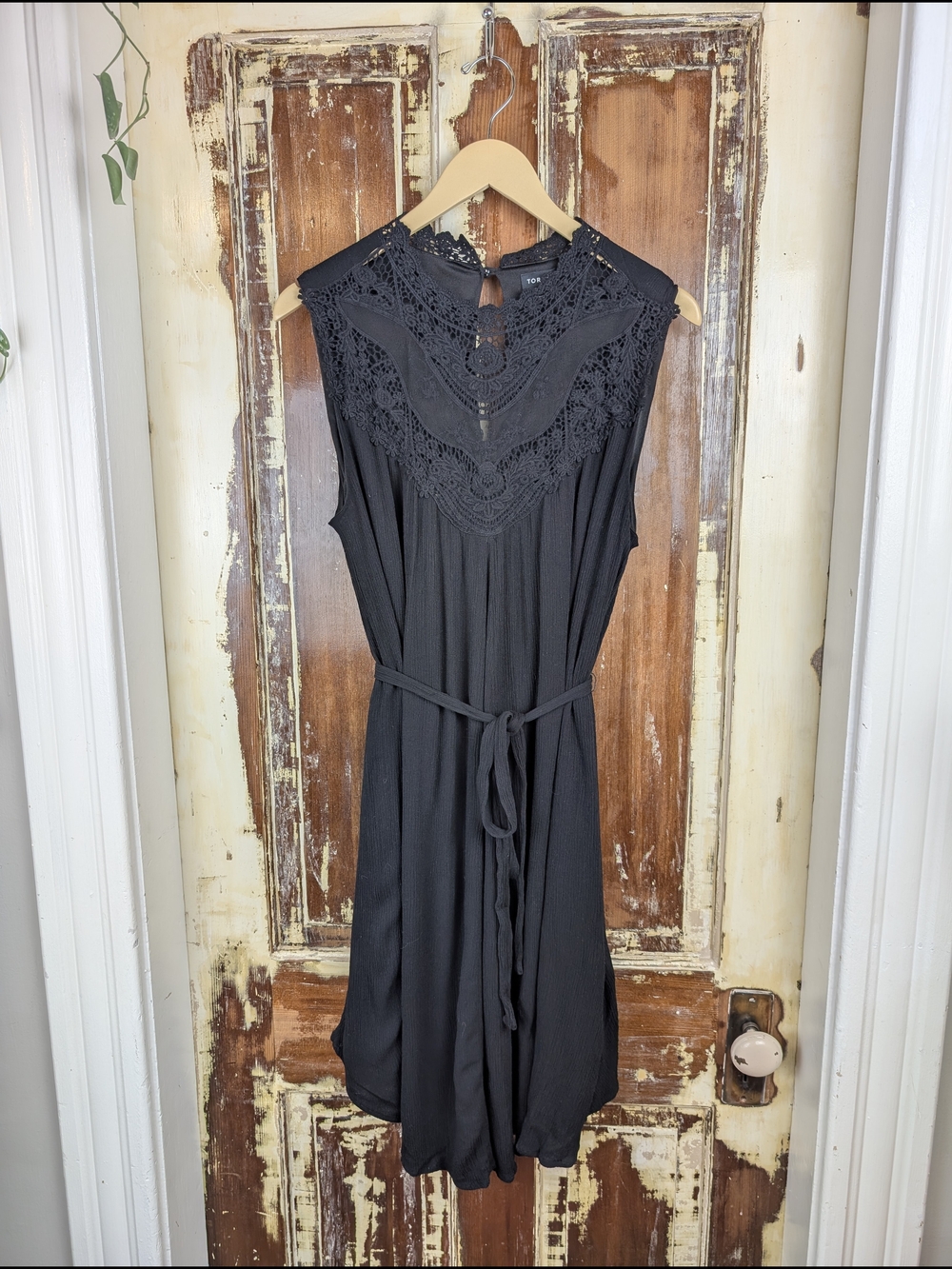 Torrid Black Crochet Lace Sleeveless Tie Waist Rayon Dress Size 1/1X Goth Alt